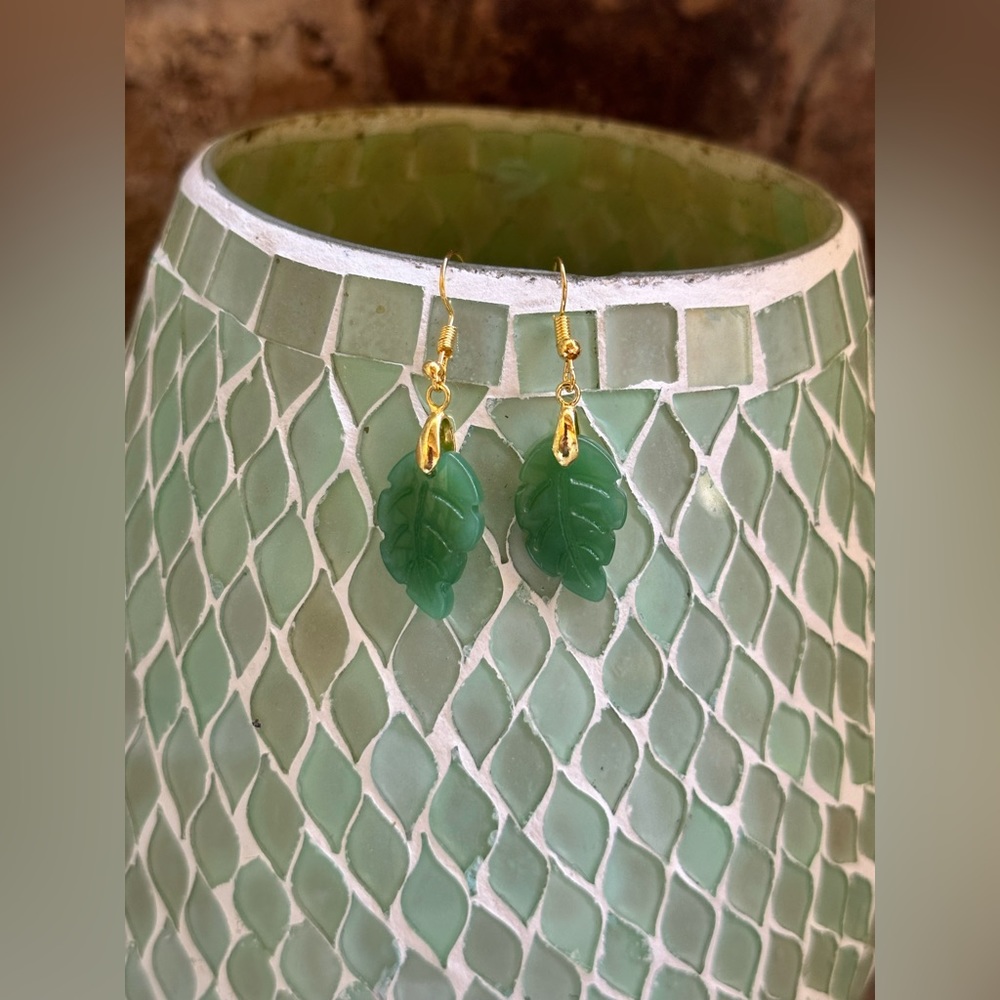 💕2/$10 Gold Green Jade Leaf Earrings